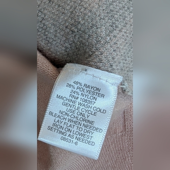 Liz Claiborne Pink, Gray, White Sweater Size Large - Picture 4 of 9